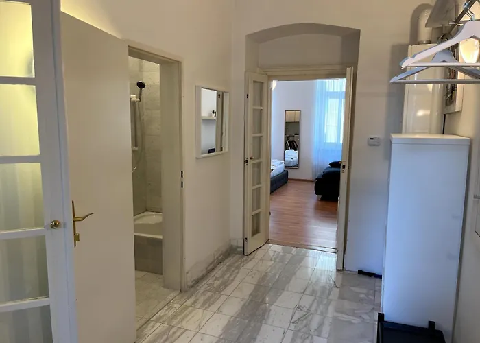 Apartment Cozy Two-bedroom Near Metro - Self Check-in *