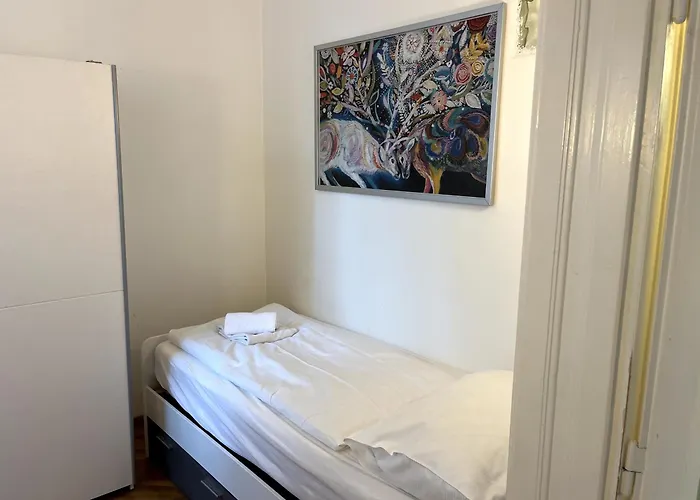Cozy Two-bedroom Near Metro - Self Check-in Apartment *