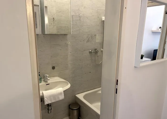 Apartment Cozy Two-bedroom Near Metro - Self Check-in