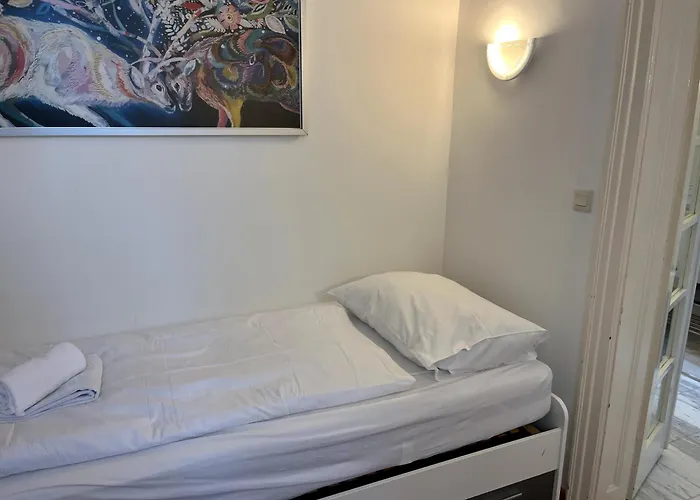 Cozy Two-bedroom Near Metro - Self Check-in * Vienna