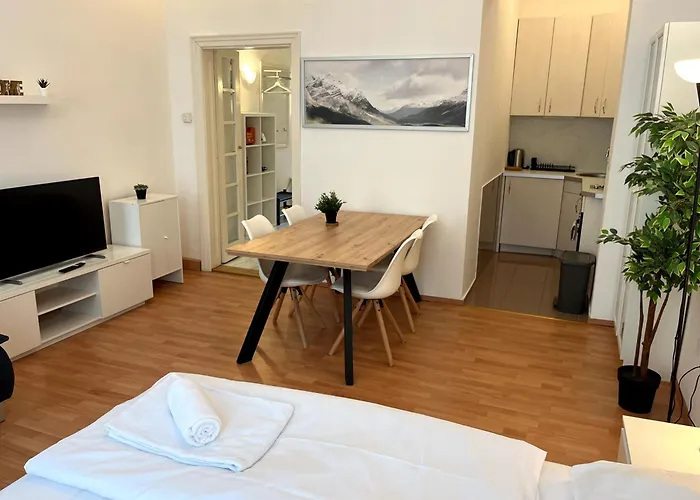 Cozy Two-bedroom Near Metro - Self Check-in