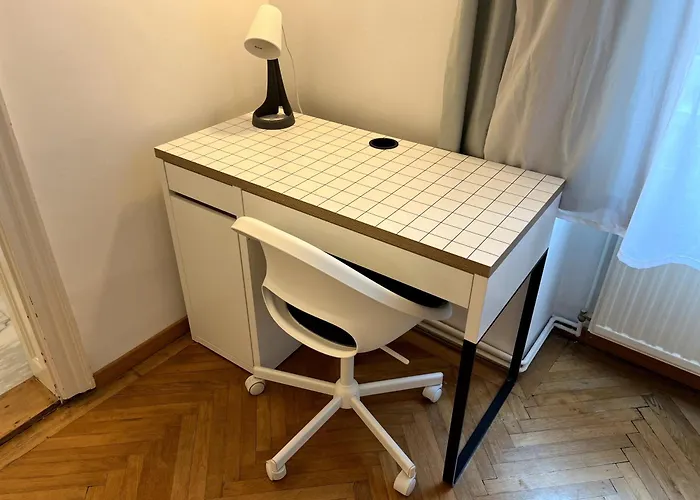 Cozy Two-bedroom Near Metro - Self Check-in Apartment